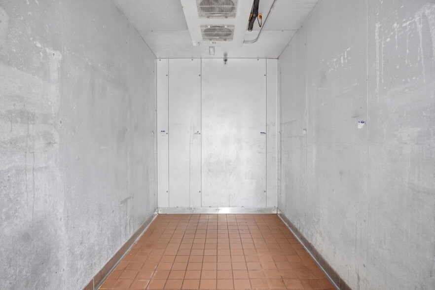 More Photos Of 1601-1617 Bellevue Rd, Atwater Restaurant For Lease