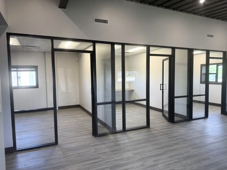 More Photos Of 1015 W Woodside St, Mcpherson Industrial For Sale