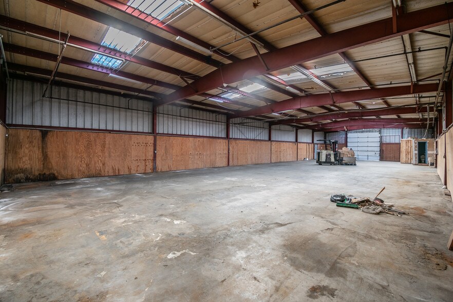 More Photos Of 4214 W Virginia Ave, Tampa Warehouse For Lease