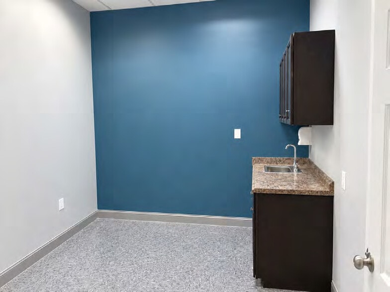 More Photos Of 504 - 506 Broadway, Bayonne Storefront Retail Office For Sale