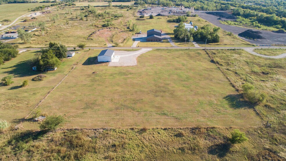 More Photos Of 1725 NE 16th St, Newcastle Warehouse For Sale