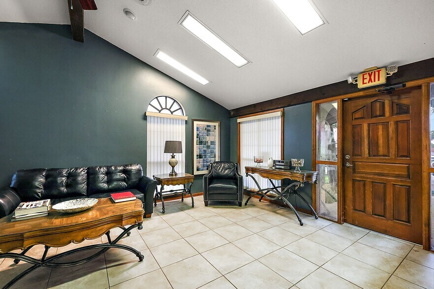 More Photos Of 1020 E North Blvd, Leesburg Medical For Sale