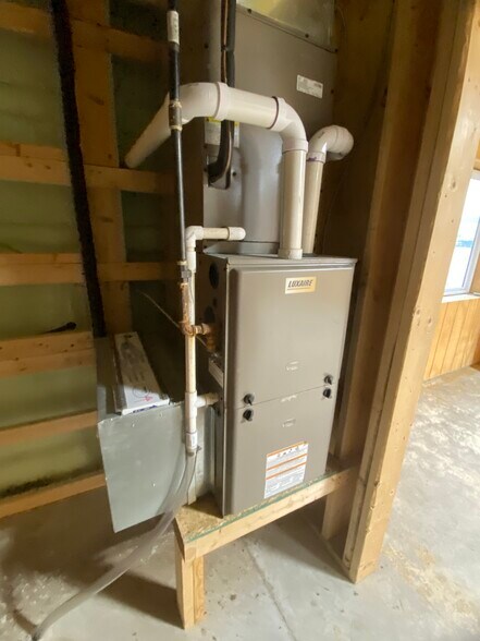 More Photos Of 405 Madison St, Rochester Light Distribution For Sale