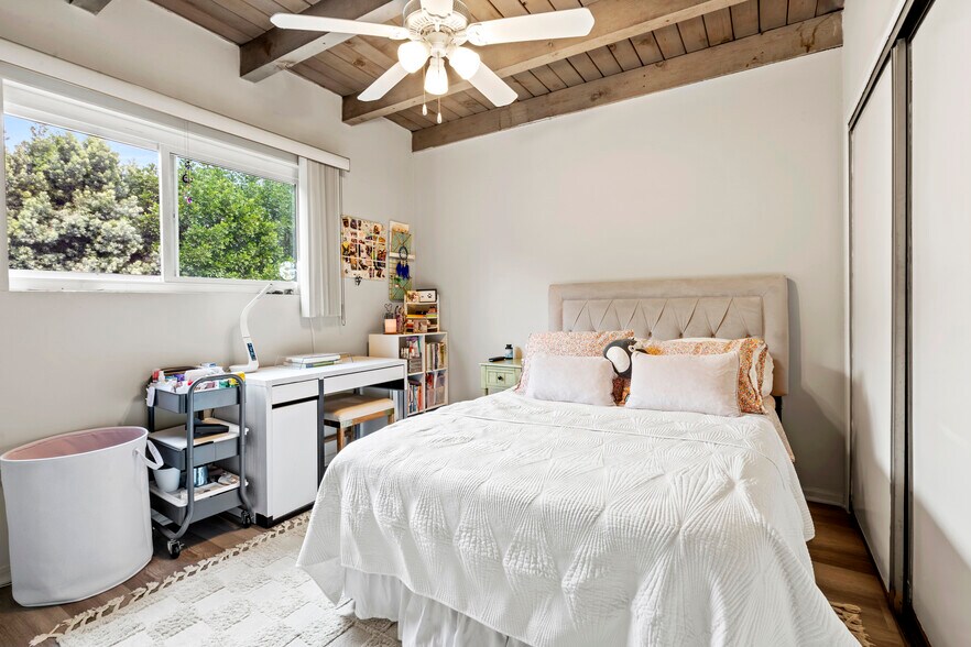 More Photos Of 15043 Victory Blvd, Van Nuys Apartments For Sale