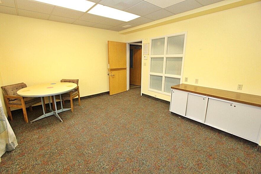 More Photos Of 131 Orchard Park Rd, West Seneca Office For Sale