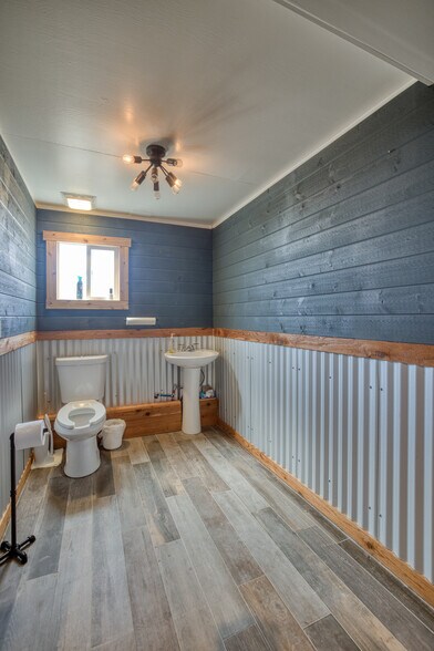 More Photos Of 40 Main St, Pacific Beach Flex For Sale