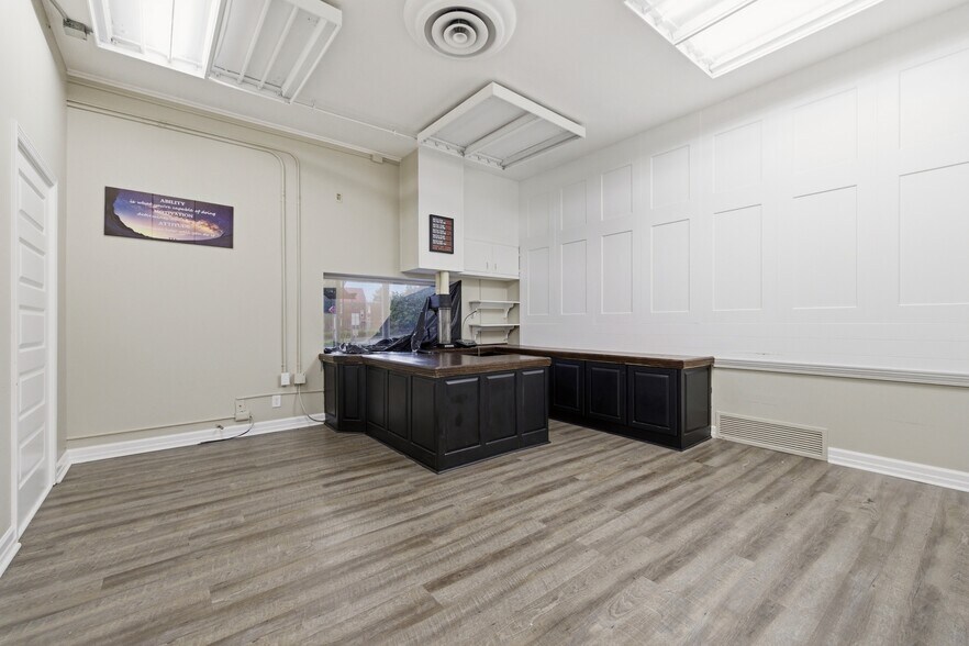 More Photos Of 325 W Main St, Lebanon Office Residential For Sale