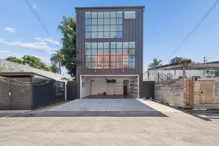 Primary Photo Of 1317 Cabrillo Ave, Venice Flex For Sale
