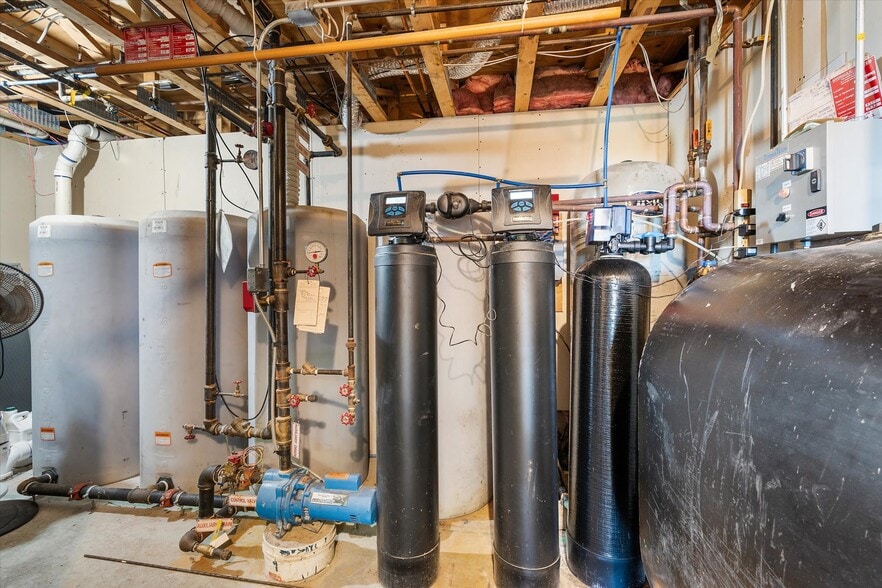 More Photos Of 341 US Route 1, Weston Hotel For Sale