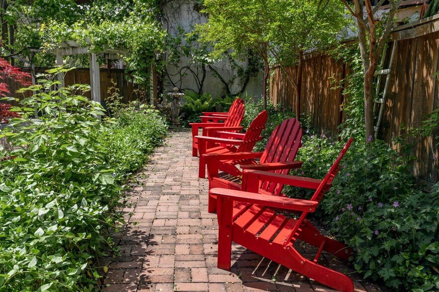 More Photos Of 240 E California St, Jacksonville Hotel For Sale