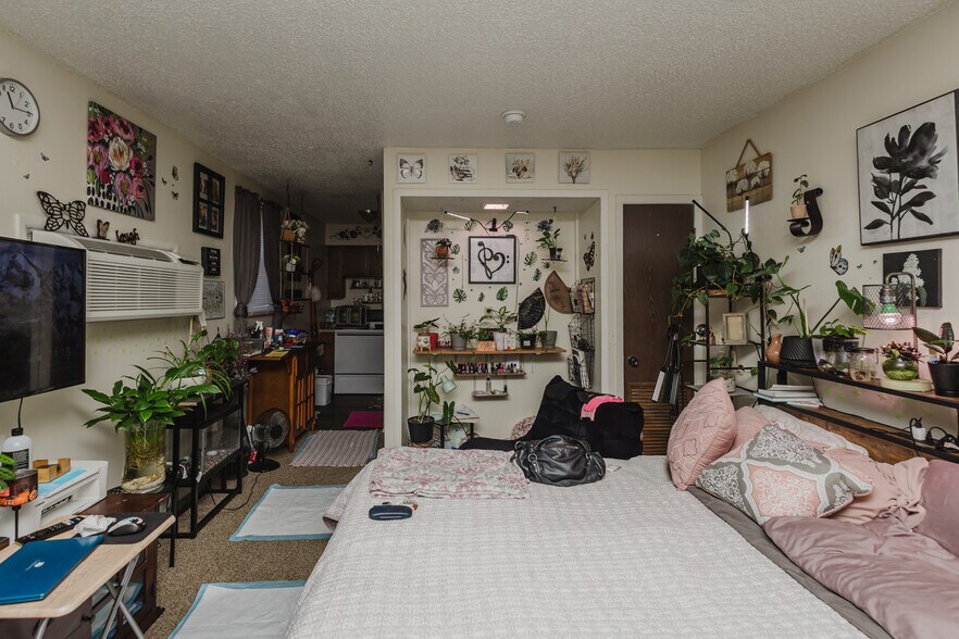 More Photos Of 401 E Avenue A, Hutchinson Apartments For Sale