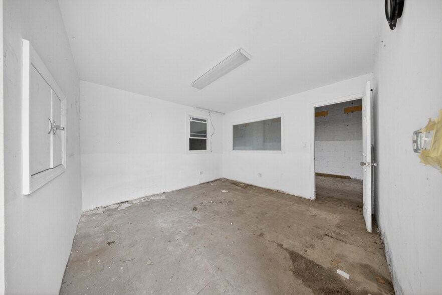 More Photos Of 21512 42nd Ave, Bayside Industrial For Sale