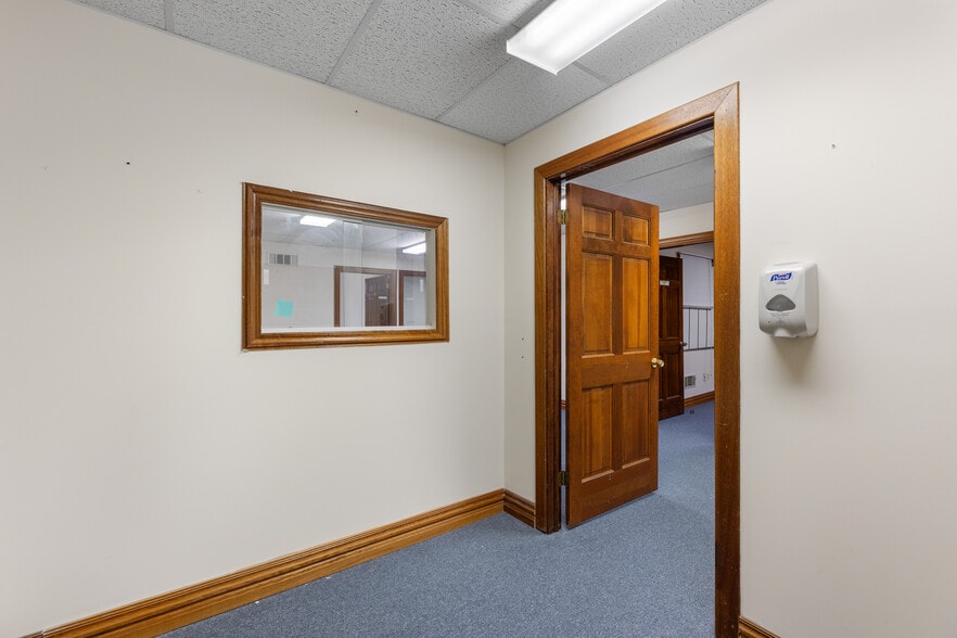 More Photos Of 84 Park Ave, Flemington Office For Lease