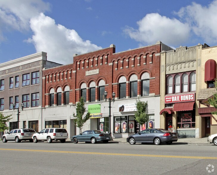 Primary Photo Of 71-75 N Saginaw St, Pontiac Storefront Retail Office For Lease