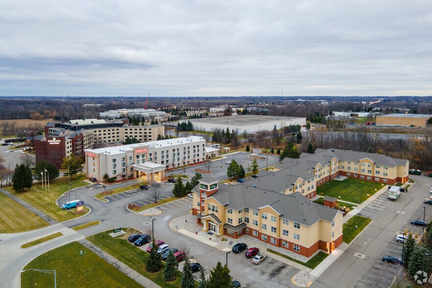 More Photos Of 2100 Featherstone Rd, Auburn Hills Hotel For Sale