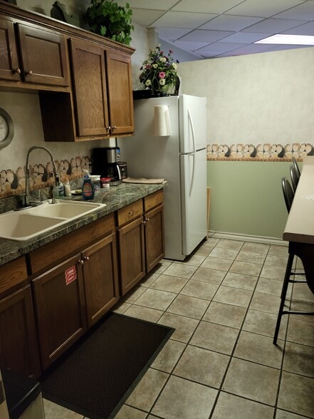 More Photos Of 10737 Gulfdale St, San Antonio Manufacturing For Lease