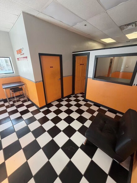 More Photos Of 3412 S Cedar Ave, Minneapolis Auto Repair For Lease