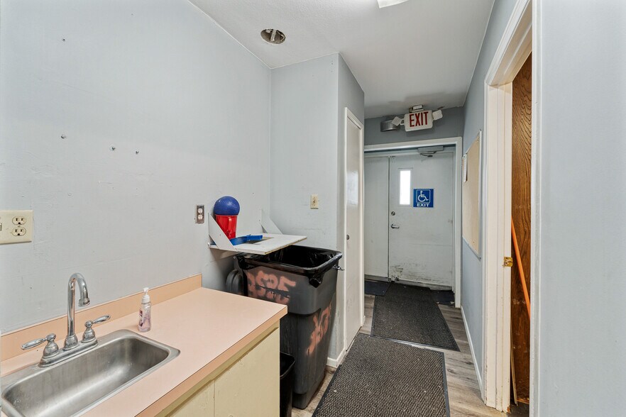 More Photos Of 3535 E 7th St, Long Beach Medical For Lease