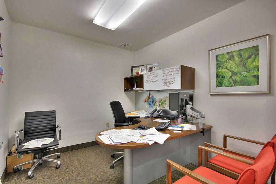 More Photos Of 911-915 Blanco Cir, Salinas Office For Lease
