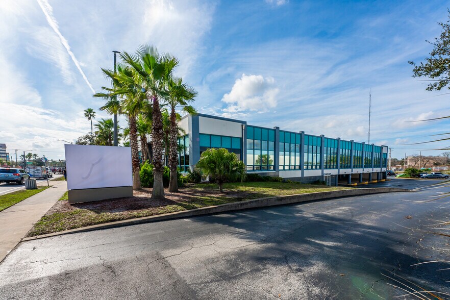 More Photos Of 130 N Ridgewood Ave, Daytona Beach Office For Sale