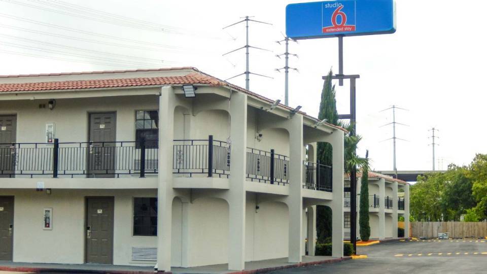 More Photos Of 6 N Sam Houston Pky E, Houston Hotel For Sale