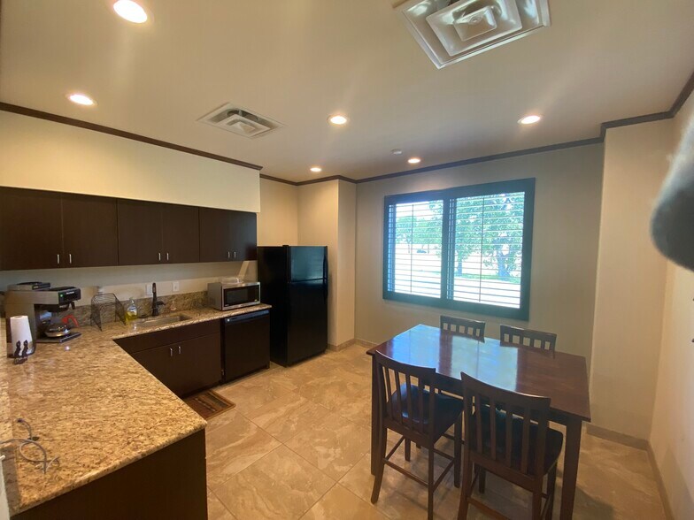 More Photos Of 1050 W Campbell Rd, Richardson Medical For Sale