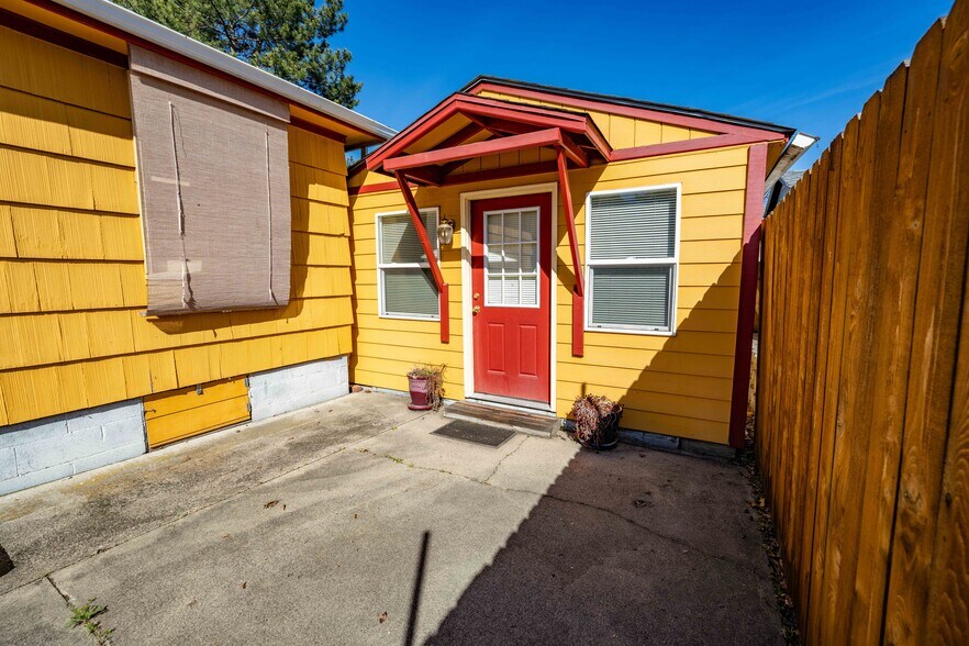 More Photos Of 1745 Ashland St, Ashland Medical For Sale