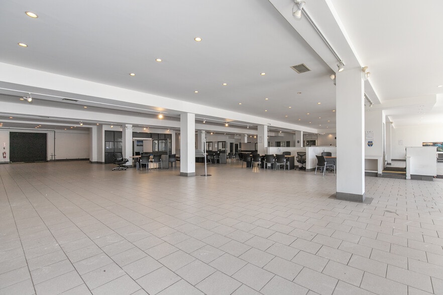 More Photos Of 56-15 Northern Blvd, Woodside Showroom For Sale