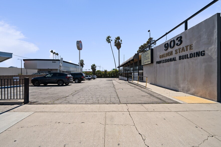 More Photos Of 903 N San Fernando Blvd, Burbank Storefront Retail Office For Sale