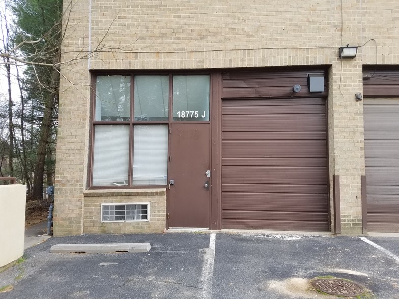 More Photos Of 18775 N Frederick Rd, Gaithersburg Warehouse For Lease