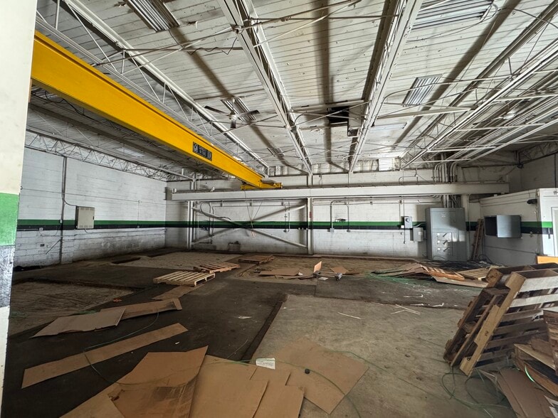 More Photos Of 20720 Tuck Rd, Farmington Hills Manufacturing For Sale