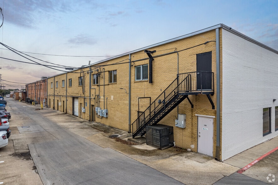 More Photos Of 11909 Preston Rd, Dallas General Retail For Lease