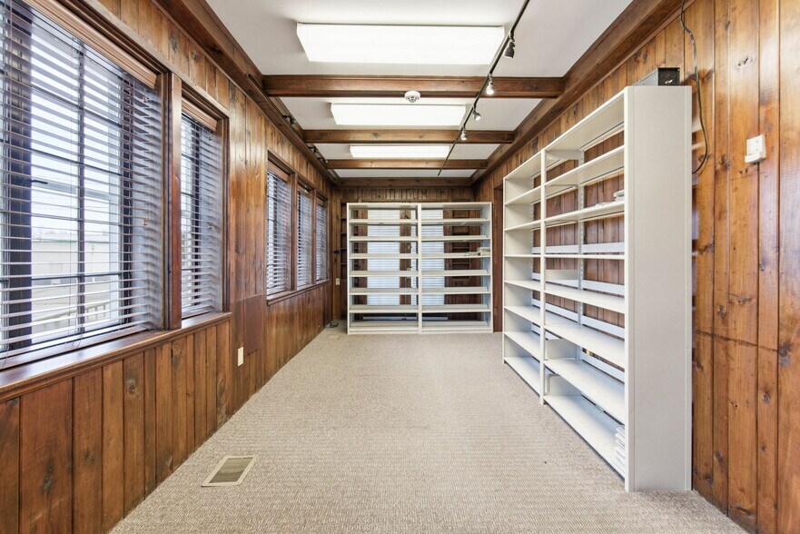 More Photos Of 3208 College Dr, Louisville Office For Sale