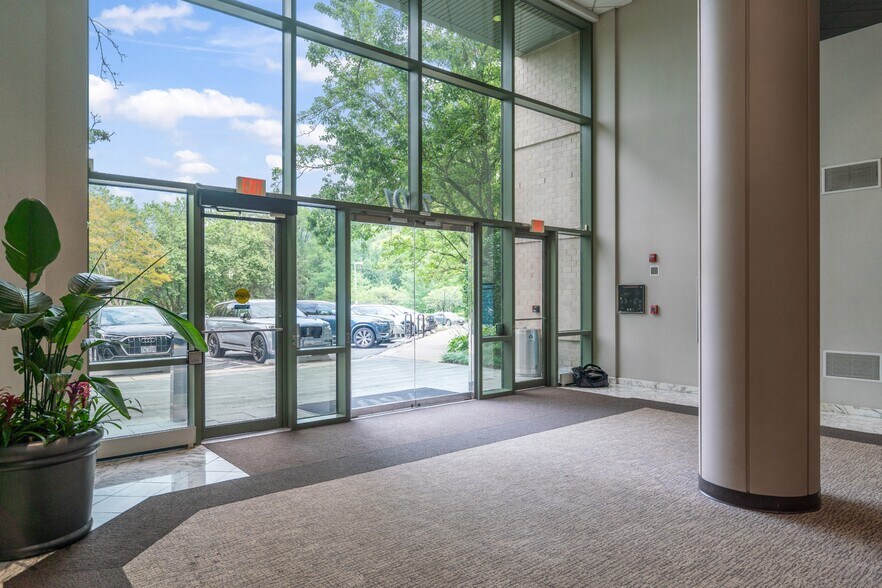More Photos Of 7601 Lewinsville Rd, McLean Medical For Sale
