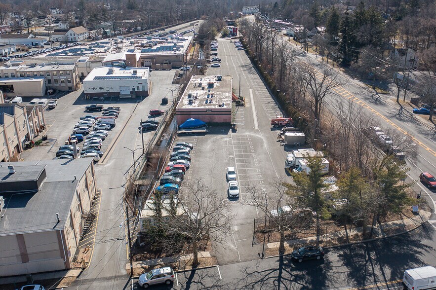 More Photos Of 12 E Dexter Plz, Pearl River Warehouse For Lease