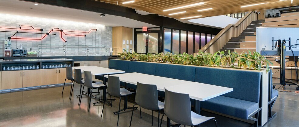 More Photos Of 4 World Trade Center, New York Office For Lease