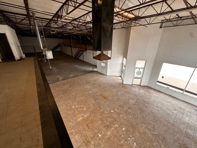 More Photos Of 2401 Alameda Ave, El Paso Showroom For Sale