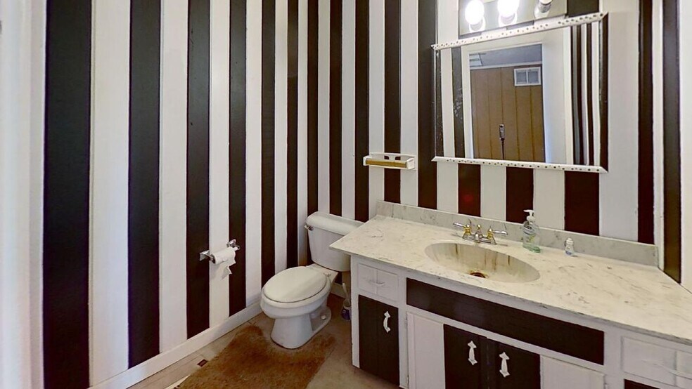 More Photos Of 615-643 E Saginaw Hwy, Grand Ledge Unknown For Lease