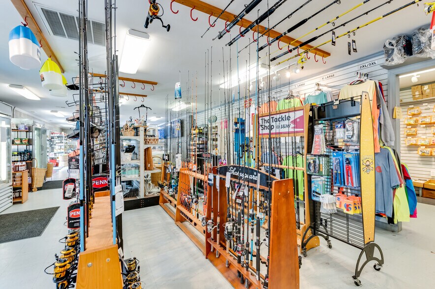 More Photos Of 16552 General Puller Hwy, Deltaville Specialty For Sale