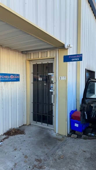 More Photos Of 710 Shepherd Dr, Garland Warehouse For Lease