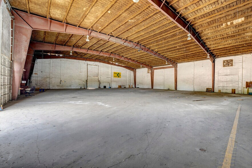 More Photos Of 7520 Lawndale St, Houston Flex For Lease