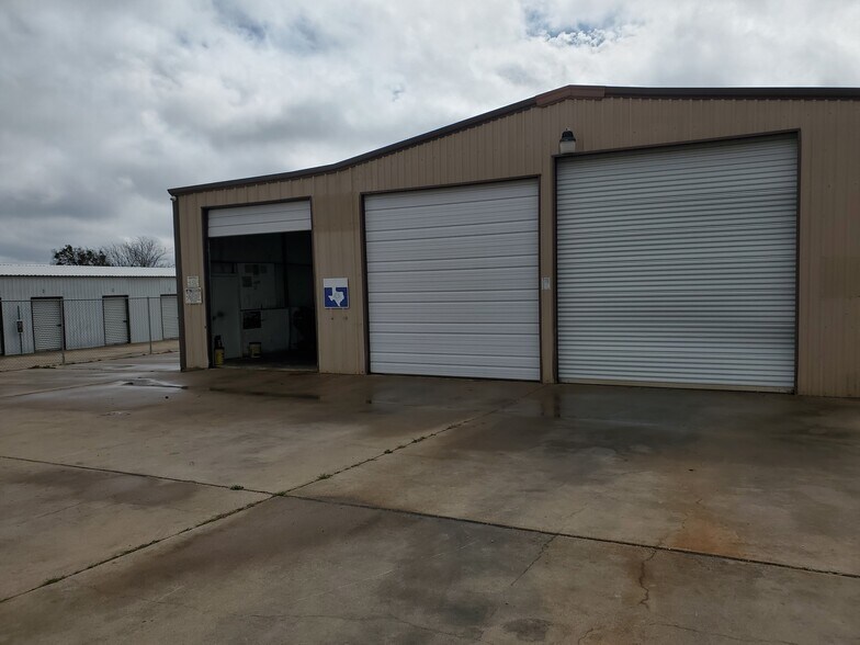 More Photos Of 108 West Gillum, Grandview Warehouse For Sale