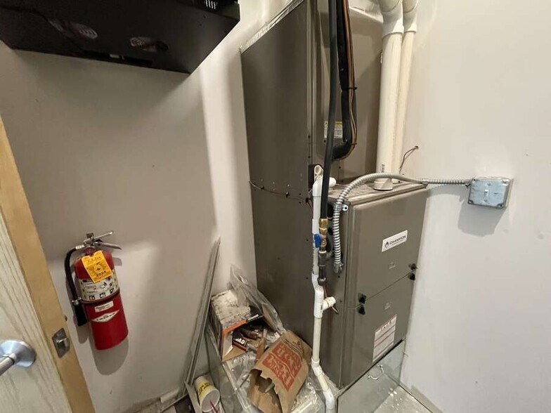 More Photos Of 927 J St, Burwell Flex For Sale