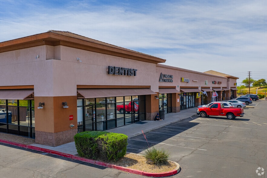 More Photos Of 1825-1855 W Greenway Rd, Phoenix Freestanding For Lease