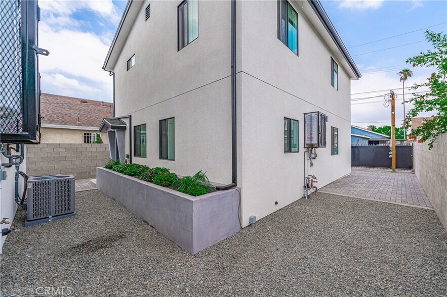 More Photos Of 433 W Gage Ave, Los Angeles Multifamily For Sale