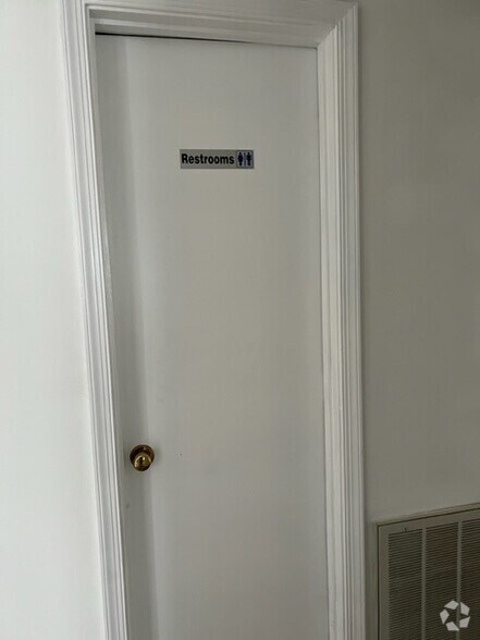 More Photos Of 510 S Sycamore St, Petersburg Medical For Lease