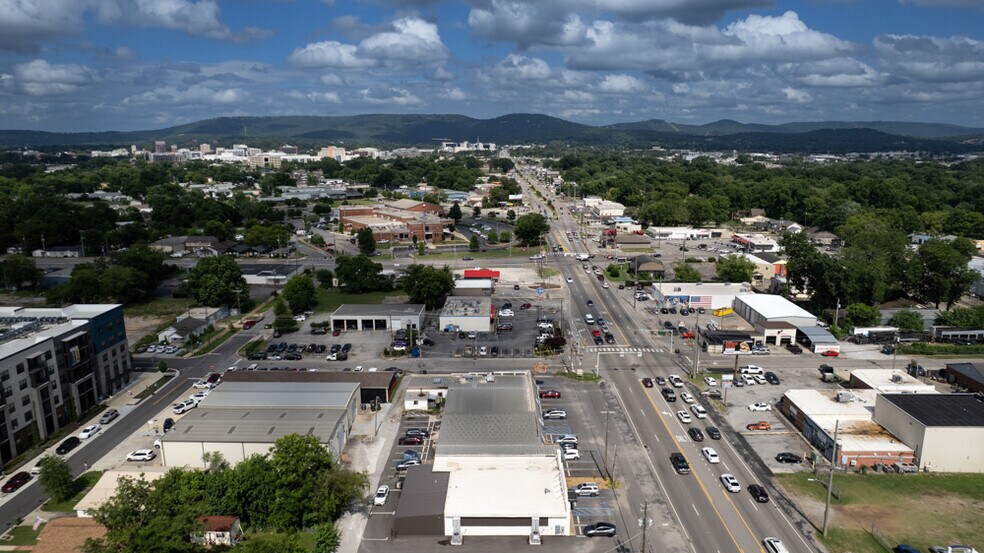 More Photos Of 3300-3306 Governors Dr SW, Huntsville Freestanding For Lease