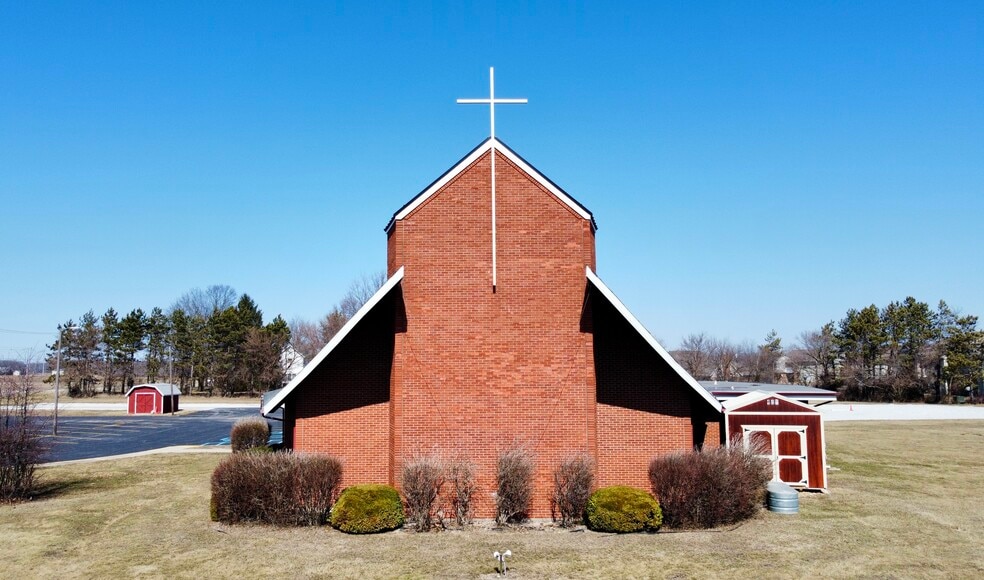 More Photos Of 2015 E Main St, Gas City Flex For Sale