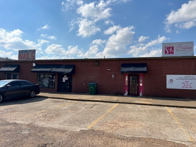 More Photos Of 1575 Jerry Clower Blvd, Yazoo City Storefront For Sale