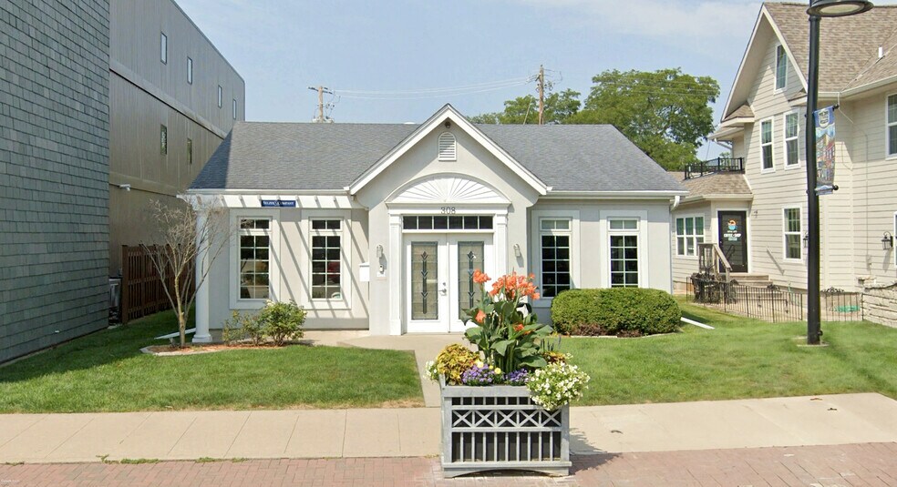 More Photos Of 308 5th St, West Des Moines Office For Sale